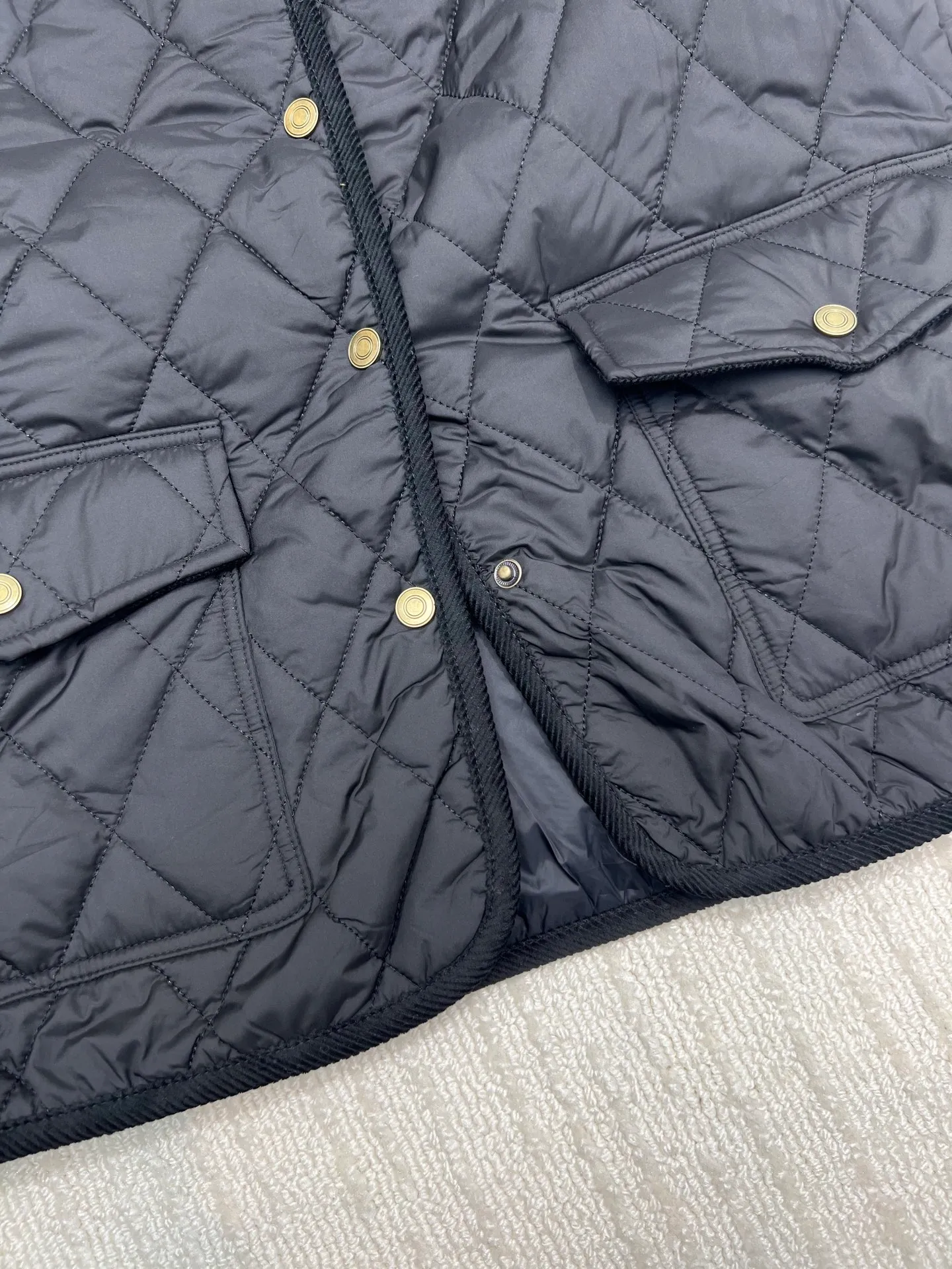P350 Ralph Lauren logo embroidered diamond plaid corduroy cotton jacket. Exquisite small logo embroidery on the chest, corduroy color-blocked lapels, pocket design showing details, customized accessories, complete with three standards. Size: S M L XL